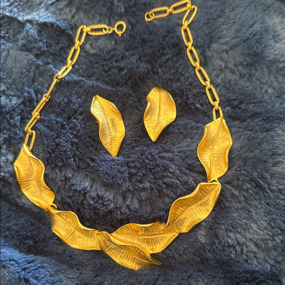 Unique Vintage Gold Leaf Necklace Set